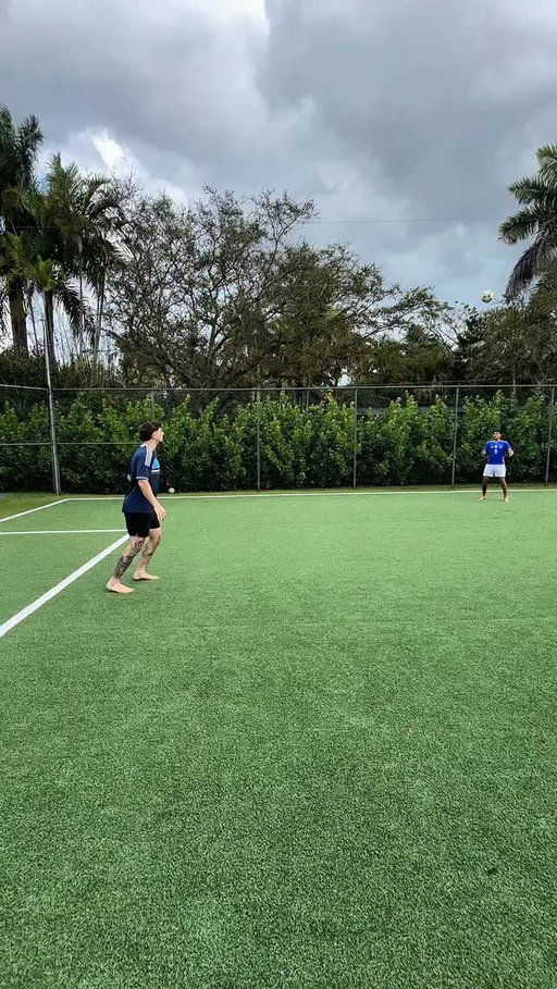 you’re ALONE  @lovay.ian 😂⚽️

#football #explore #soccer #footballplayer #reels