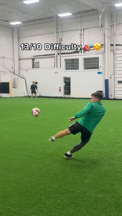 It never gets old 🤩🙌
•
•
•
#football #soccer #ncaa #soccerdrills #satisfying