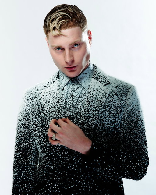 ICEMAN ❄️ 

BRITS 26’

Photo/lighting @by.benlister
Styling Touch Ups @llanalord
Lighting assistant @by.harrytaylor
Set assistant @angelldike
Thanks @harrisonwong
Hair @poppyhugheshair x @saltsalonlondon