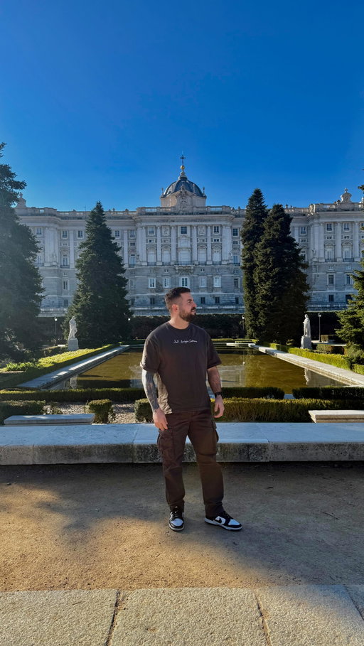 ¿Quieres viajar sin dejar el sueldo en el intento? 

Te voy a soltar un dato que vale oro: @cozycozy_com 

Es un buscador que compara precios de alojamiento en MÁS de 100 plataformas al mismo tiempo. Sí, lo que tú haces abriendo mil pestañas… esta app lo hace por ti en segundos 

Hoteles, apartamentos, hostales, casas completas… pero también cosas más brutales como:
🌲 casas en los árboles
⛺ glamping
⛵ barcos para dormir
❄️ iglús
🏕️ y alojamientos súper originales

Pones destino + fechas y te muestra TODAS las opciones con el precio real. Así encuentras el más barato sin perder tiempo ni pagar de más 

Si quieres viajar más y gastar menos, este truco te cambia el juego.

Guárdalo, compártelo con ese pana que siempre paga de más y empieza a viajar inteligente 

#cozycozy #viajes #hospedaje