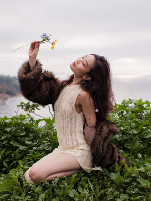 She moves like Mother Nature 🌿🌙🪐✨🌏🪷 Above the Way - that b 🎶☁️🎶 new @thatb.wav operatic + drum&bass song just dropped 🎧 out on all platforms 

📸 @philipeinsteinphotography