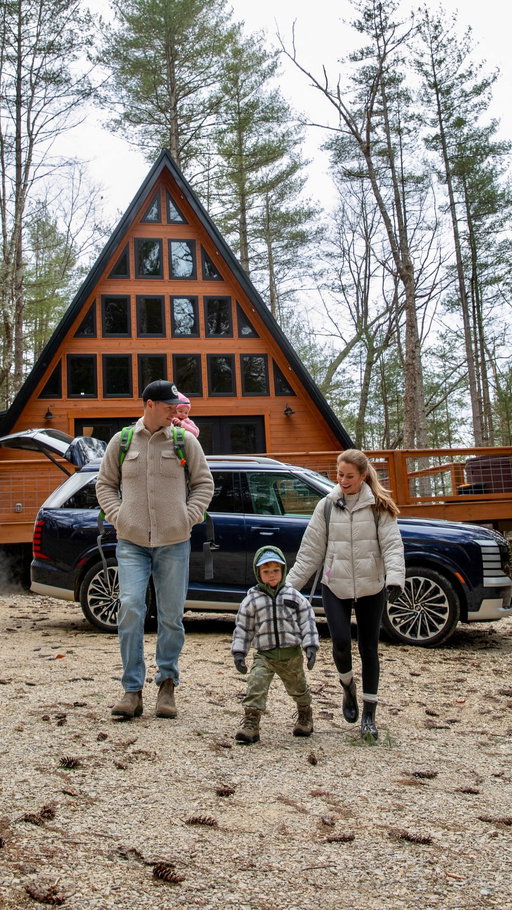 Another @hyundiausa adventure in the books 🌲🚙 We packed up the Palisade and headed off the grid into the Kentucky mountains for the weekend ⛰️ Slow mornings, hiking trails, cabin cookin’, and late-night laughs. We loved the smooth, quiet ride on winding roads and panoramic sunroof for those mountain views.

We’ll be back, Red River Gorge! 

@hyundaiusa #HyundaiPalisade #HyundaiPartner