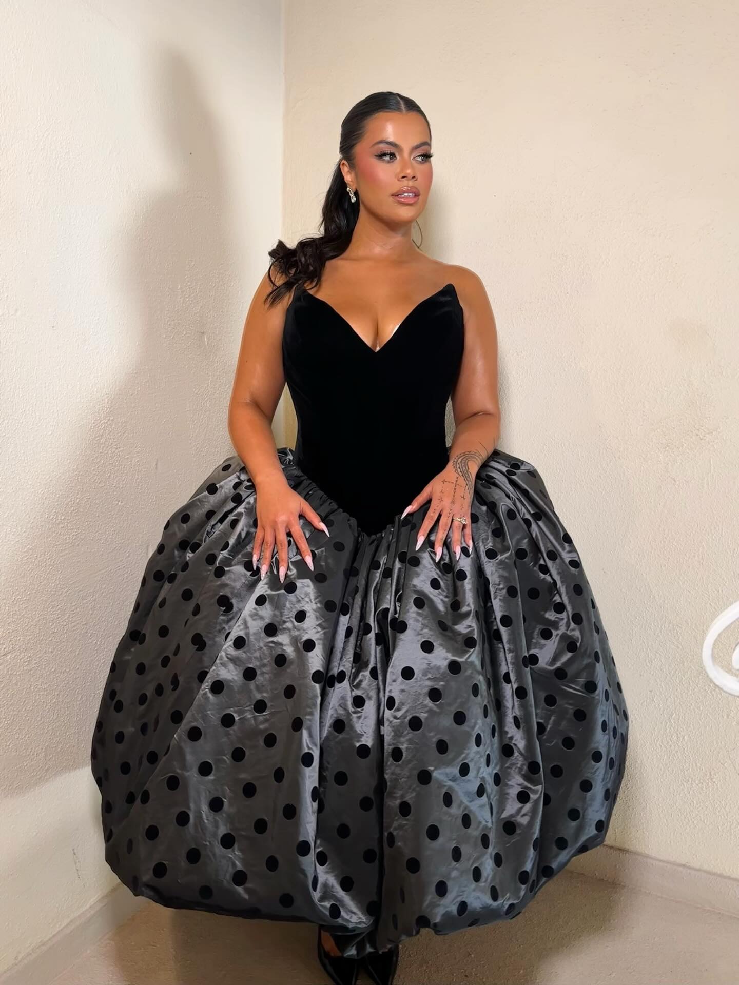 an award season red carpet HATESSSS TO SEE ME COMING 🤭

thank you sm to my faves at @bustle for bringing my annoying ass to this year’s Actors Awards .. it’s an honor to serve alongside yall LFG 

get into this LOOOOK, MAMA!!!
HMUA was my king @adamlesimmons 
Styled by the one & only @jilljacobsstudio 
Tan by my girls @marisoldelavolta @isabelalysa @dolceglow 

Outfit details bc wtf omg 
Dress @csiriano runway baby clock that
Shoes @stuartweitzman 
Earrings @a.jaffe 

#AwardSeasonCarpetstagram