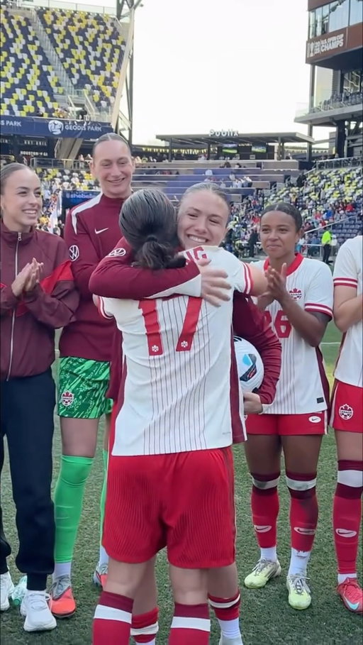 From soccer-tennis battles to national team teammates 🥹🍁

Des batailles de soccer-tennis à coéquipières sur l’équipe nationale 🥹🍁

#CANWNT