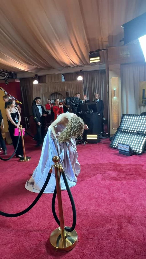 @haleyybaylee glambotting like a boss with the one and only @colewalliser #colewalliser #haleybaylee #redcarpet #glambot