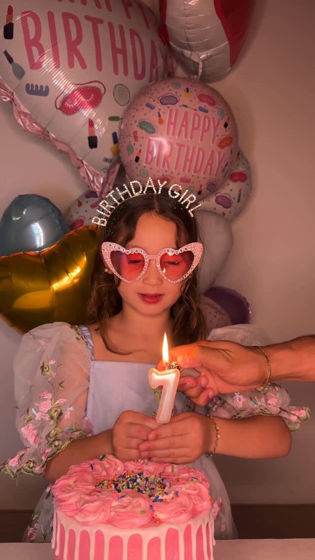 Happy birthday a nuestra princesa “six seveeen” 😅🎉 ¿Pueden creer que ya Bella tiene 7? 🥹💖