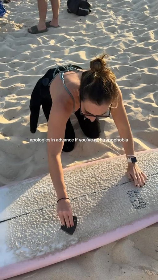 @slushey ‘s love affair with her surfboard wax 

#surfboard #surfboardwax #surfergirl #surfing #surfvibes