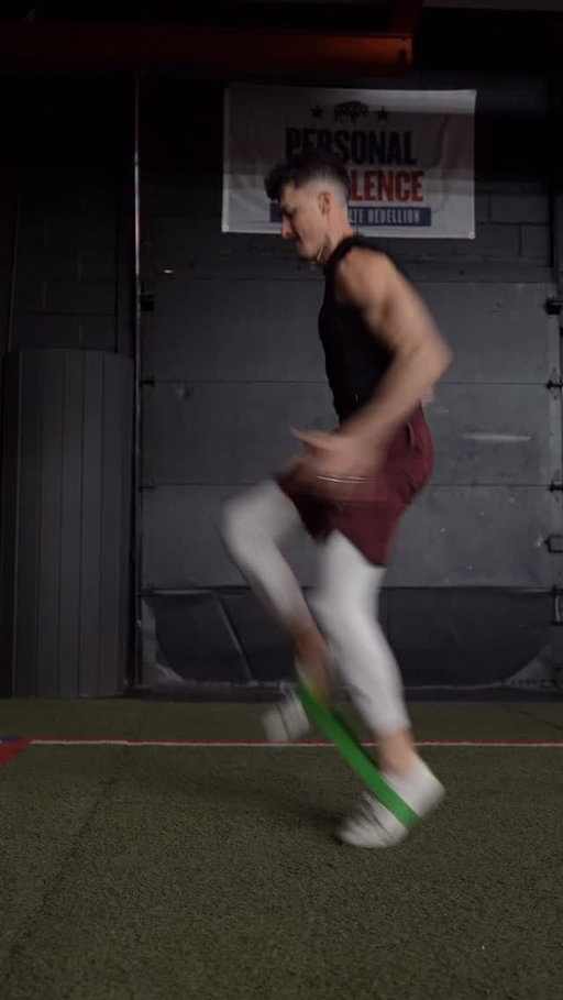 Speed Training With Resistance Bands

✅ Are you trying to build speed & get faster?! Save this workout! Resistance band drills like this are a great way to do so with minimal space required. Add these into your routine! 🔥

👉🏽 DM me “Ready” for 1:1 coaching!

#plyometrics #speedandagility #athlete #FunctionalFitness #footwork speedtraining