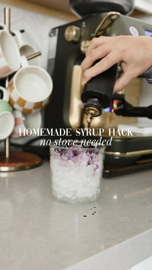 If you love homemade syrup for your coffees and lattes but hate the "cooking" part, this hack is for you! 🙌🏼☕️ #coffee #coffeesyrup #icedcoffee #coffeerecipes #icedlatte