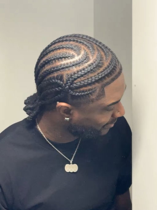 Hairstylist @braidsby._bree