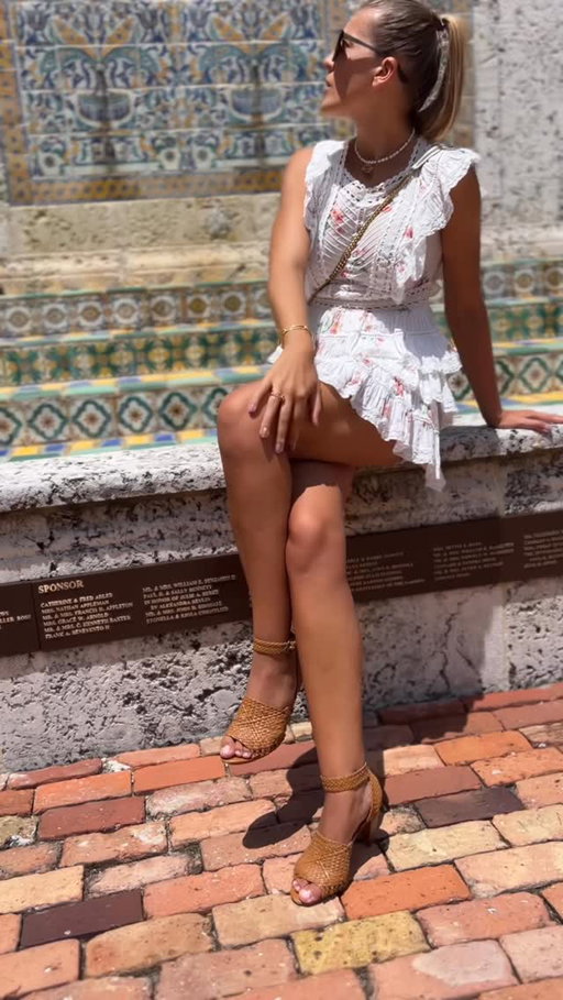 Dressed like I might fall in love 🤍 #datelook #dateoutfit #styleinspo #outfitinspiration #springsummer 

Dress & Heels @zimmermann