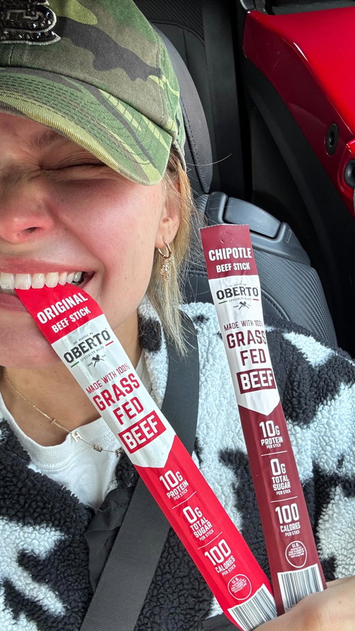 Want to make sure you’re hitting your protein goals on the go?! Get some Oberto today for a quick and easy protein fix!!💪💪💪
@obertobeefjerky
#ObertoGrassFed #ObertoAmbassador #sponsored #highproteinsnacks #healthylifestyle