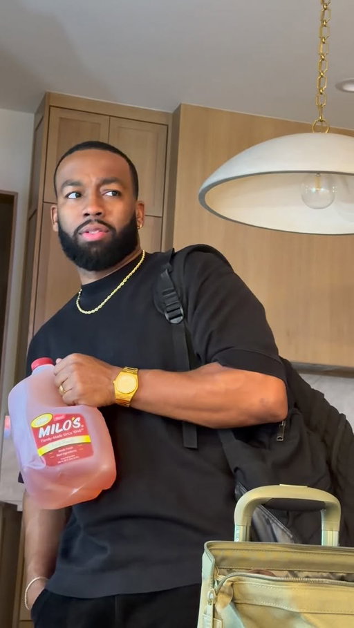 Safe to say @drinkmilos new Fruit Punch is officially part of the Henry family rotation 😂🙌🏾 #MilosMomentMakers