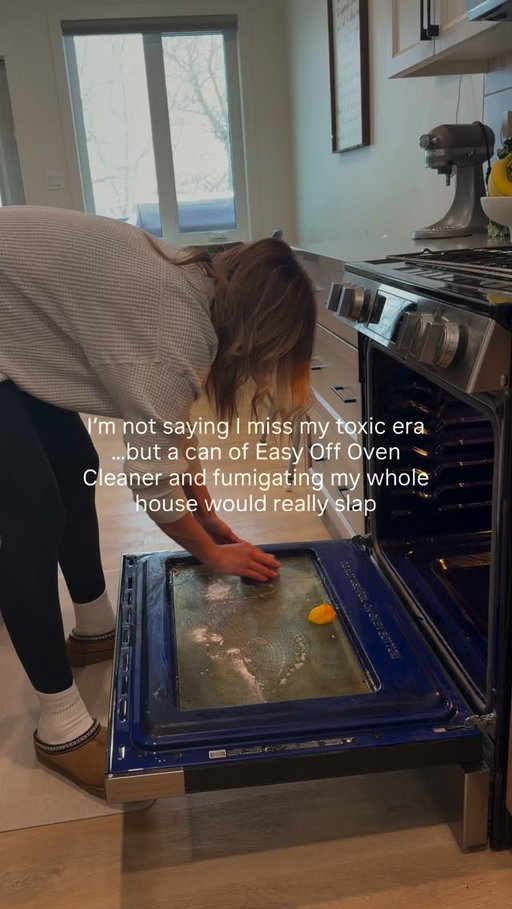 Anyone else or am I on my own here 👀🤣

Where are all my kinda crunchy moms at 🙋🏼‍♀️

#momhumor #crunchymom #toddlermom #canadianmom