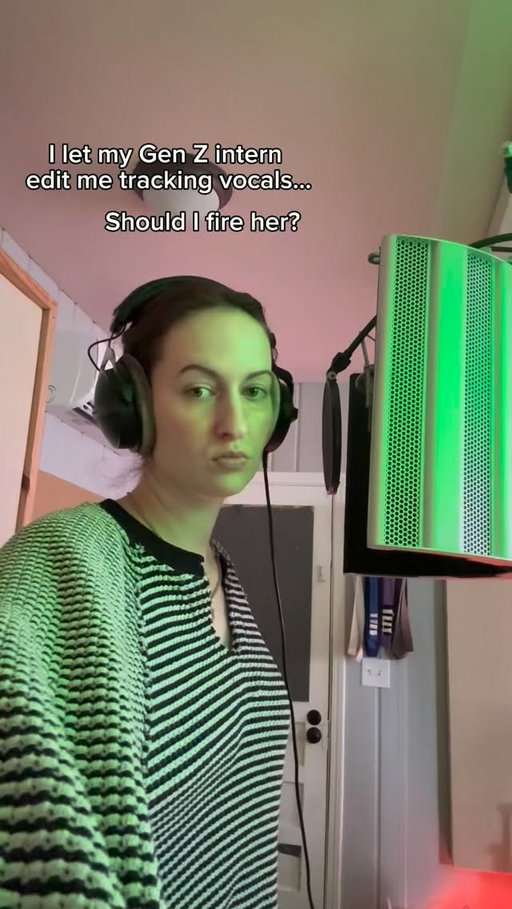 Did she do a good job??? 

Here’s an inside look on @brcksh and I in the studio 🎧