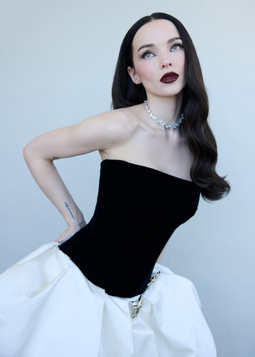 Behind the soft, healthy, effortless glam crafted by #RedkenArtisticAmbassador @jacobrozenberg on @dovecameron ✨

This ultra-glossy brunette was created with Shades ALK for seamless depth at the root, and Shades EQ as a global gloss for rich, dimensional shine that catches every light.

To achieve the soft movement: Jacob prepped and styled with the Acidic Bonding Concentrate line for strength + shine, followed by Smooth Blowout. He then used a 1" curling iron to frame Dove's face and added curls through the back for movement.

After brushing out the curls for softness, he used Spray Wax and brushed the product through. Jacob followed by setting the waves with clips using Control Hairspray and ABC Hair Bandage Balm for that polished hold.

The #RedkenRecipe:
🩶 Zone 1: Shades ALK 5N
🩷 Zones 2 + 3: Shades EQ 06N (.75 oz) + 06NB (.12 oz) + 06GN (.12 oz)
🤍 Care: Acidic Bonding Concentrate Shampoo + Conditioner + 24/7 Night & Day Serum
🖤 Style + Finish: Smooth Blowout + Spray Wax + ABC Hair Bandage Balm + Control Hairspray