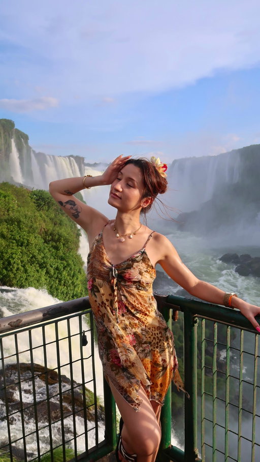 Niagara Popo with Taehyung but it’s Iguazu Falls in Brazil 😂