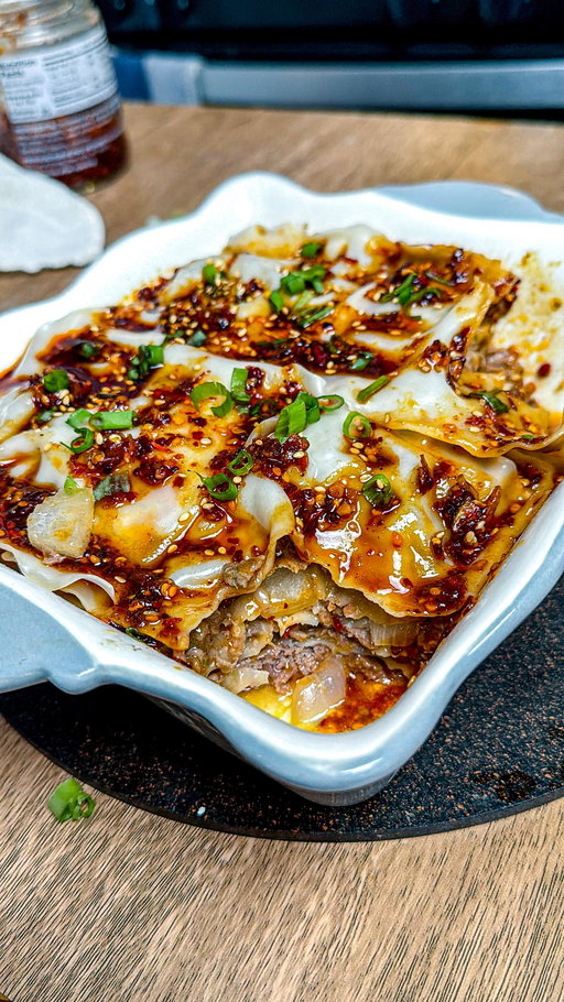 Dumpling lasagna @farahjeats 

Ramadan series ep 10 - This viral dish is definitely worth the hype! And it’s so easy to make.

If you want the full recipe, comment “recipe” and I’ll send it to you 🫶

#asianfood #easyrecipe #foodie #quickrecipe