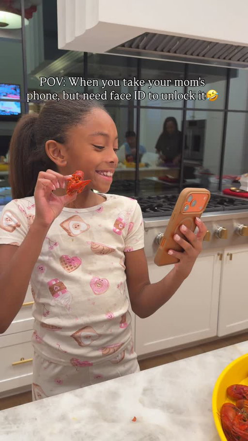 Maddy's already my mini me, but the crawfish was a sure way for her to unlock my phone 🤣🤣🤣

We can agree that she looks just like me, right?