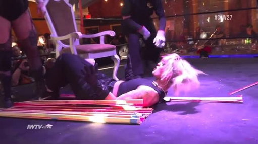 carpet strip rug originally conceived by danny havoc. don’t try this at home kids, happy anniversary @combatzone.

replay on @independentwrestlingtv

#deathmatch #deathmatchwrestling  #ultraviolence