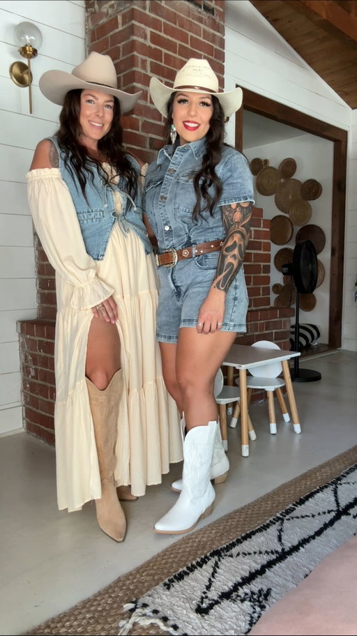 Which sister are you? 🤪
 #samesamebutdifferent #sisters #diy #homedesign
