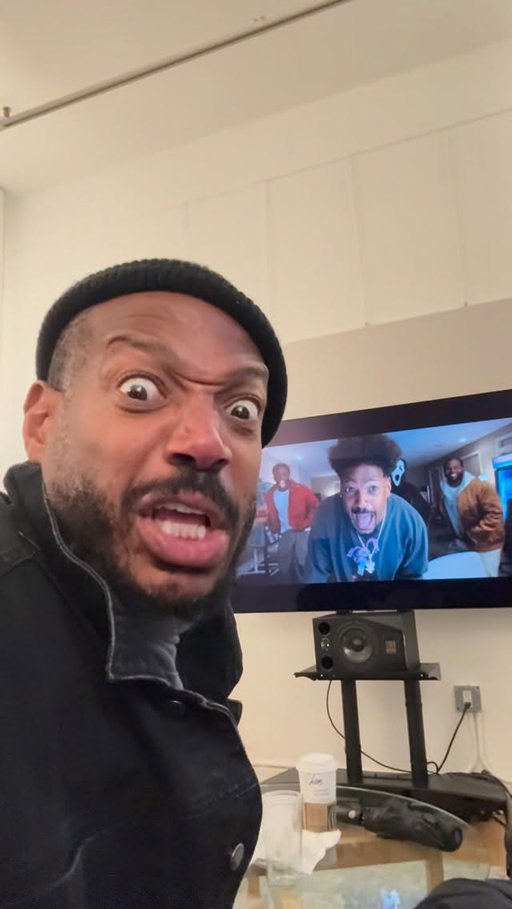 We coming early! I’m bringing #ScaryMovie to theatres one week sooner. See you June 5. 

#ScaryMovie coming to theatres June 5!!! @miramax @paramountpics @scarymovie