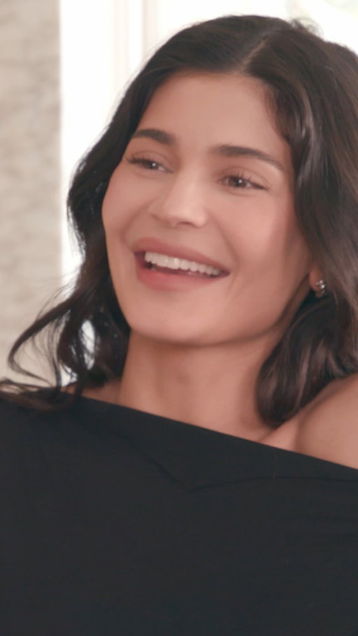 you look amazing & are doing amazing sweetie 🥲

🎥 81-ATE with @kendalljenner & @kyliejenner on the @drink818 YouTube channel