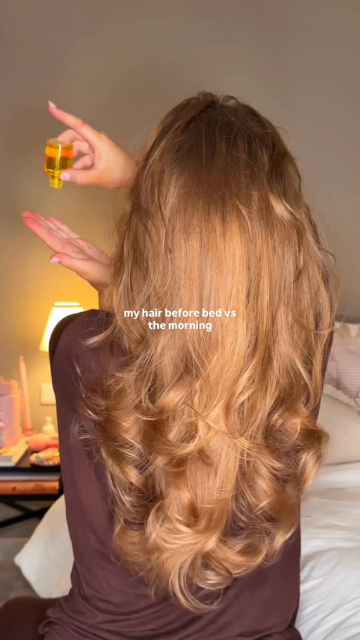 my hair before bed vs in the morning ☁️🎀

I’ve been doing some form of heatless curls almost every night for 6 years now and it honestly works so well + keeps your hair so much healthier than using heat tools 🥹🥹

products
@kerastase_official 8h magic night serum*
@olaplex no.7 bonding oil*
@mantahair hair brush* 

(*pr products IB @clairesmanson @sashalilliee)

#heatlesshairstyles #heatlesscurls #hairtips #hairtransformation #blowout
