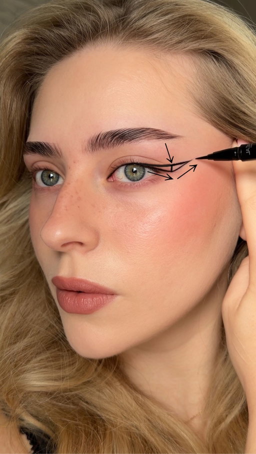 easy eyeliner hack⭐️ save this to try later <3 
original video: @beauty_vik_ 🫶🏼
product i used: 
@lorealparis infaillible grip eyeliner in black & @lorealparis infaillible gel liner in black 
@urbandecayuki tube job tubing mascara 
#makeup #eyeliner #makeuphacks #beautyhacks #makeuptrends