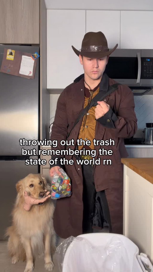 We better start preparing😩😅🐕
Ib @candylion.cos 
.
#fallout #dogmeat #falloutonprime #primevideo #geek