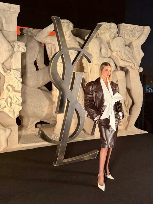 It’s a Saint Laurent world and we’re all just living in it… 🖤 Bravo @ysl @anthonyvaccarello on another spectacular show.