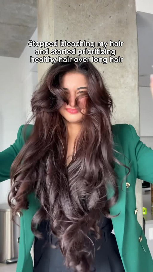 Second year with darker hair after quitting bleach 🤍 Now I focus on hair health and growth, not just length. I share a lot of hair health tips, but let me know if you want a detailed video on the exact products behind this transformation ✨ 
 
 
 
 
 
 
  #longhair #hairtransformation #hairhealth #hairjourney #healthyhair