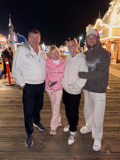 a perfect week with the family celebrating Jayden & Abbie tying the knot… ft my parents first states/disney trip, my heart is very full 🫶🏼 honoured to be one of Jayden’s boys alongside some great lads, special day!