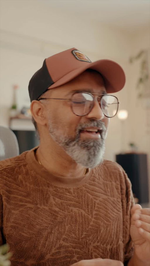 Love this song “Kaattuchembakam” beautifully composed by @jakes_bejoy , penned by @kaithapram_d sir. Thanks to @krishnaprasad_k_raju who made me sing this song! 
.
Pallichattambi, Tovino Thomas, Dijo Jose Antony, Kayadu Lohar, Jakes Bijoy, Kathapram