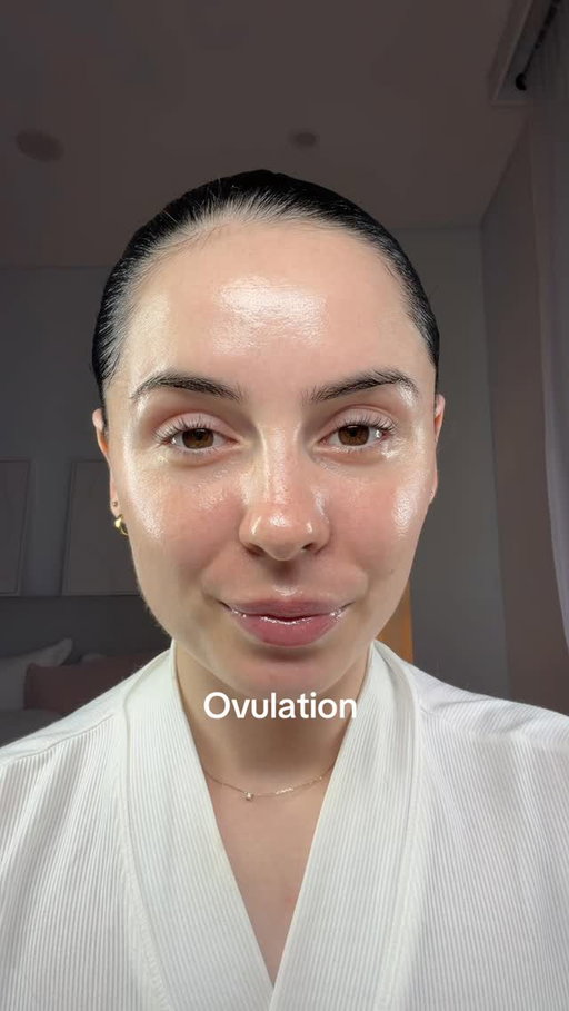 A woman’s cycle absolutely affects how her skin looks and feels throughout the month. Hormones shift, oil levels change, and your barrier can become more sensitive so be gentle with your skin and yourself. 🤍