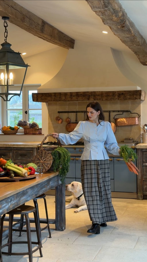 How I styled these pieces at @maisondubreuil. Very excited to bring these back with me at home in New York. And I love how a small dish can be used as a plate or as a key holder. 

#antiques #vintagefinds #kitcheninspiration #frenchcountrystyle