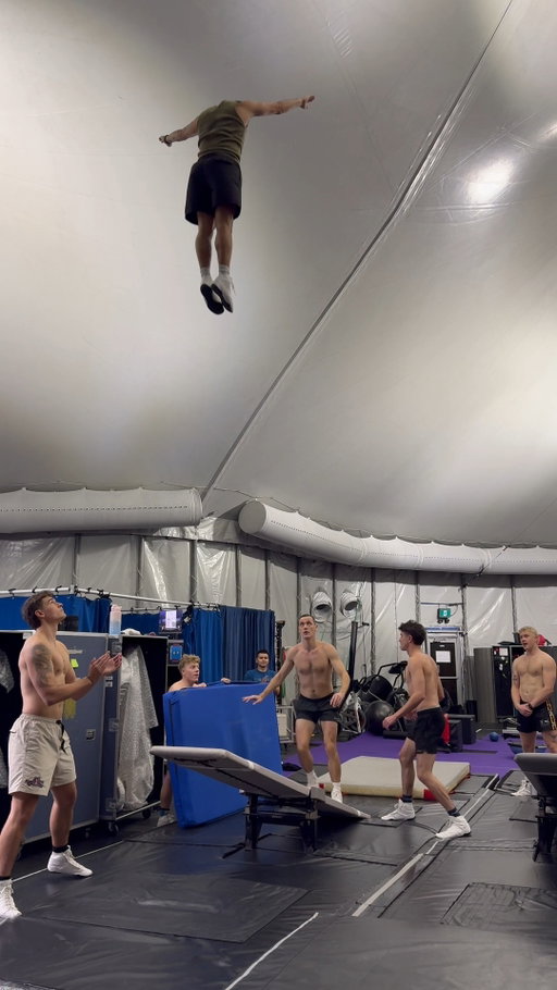 executed perfectly⚡

ECHO by Cirque du Soleil, where teeterboard timing, speed, and trust turn into jaw-dropping moments onstage.

🎪 @echo_cirquedusoleil
🤸 @lleo_louzada & @alexander_zebrov

#LiveAcrobatics #ThingstodoinSeattle #Teeterboard