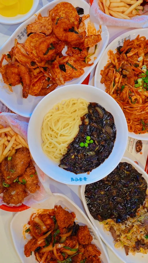 📍Paik’s Noodle (18700 33rd Ave W, Lynnwood, WA 98037)

What I ordered:
- Sweet and sour pork
- Jajangmyeon
- Beef fried rice with jajang sauce
- Spicy chicken
- Spicy shrimp
- Sweet and spicy chicken wings
- Garlic soy chicken wings
- Stir-fried jjamppong