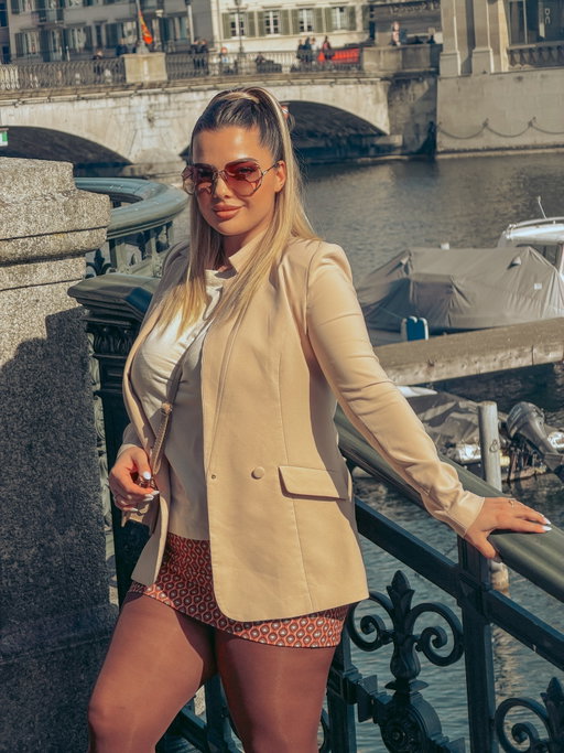 Is it just me or does a sunny day instantly change your mood? ☀️
I feel like everything looks better when the sun is out.
Tell me if you agree 🤷🏼‍♀️