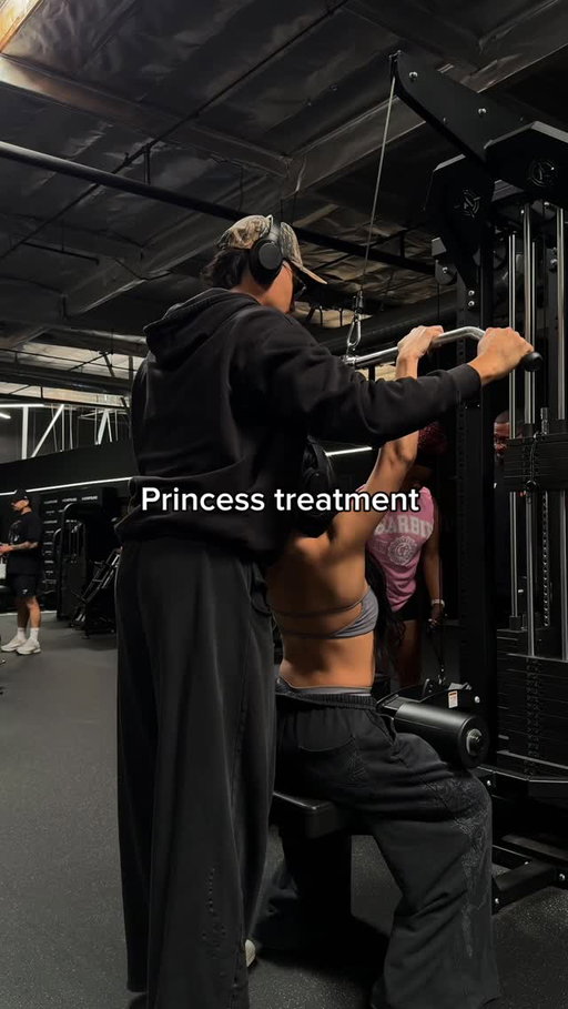 My type of princess treatment 🫶🏼 

•

•
#gymcouple #explore #gymreels #gymcrush #couple @dfyne.official