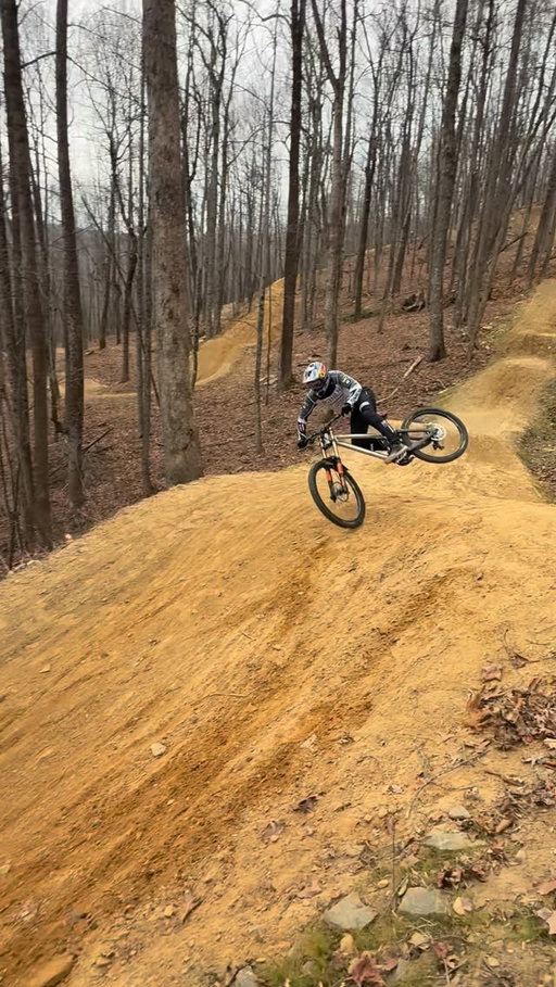 Smackin the lip 🏄🏼‍♂️ @frameworksracing