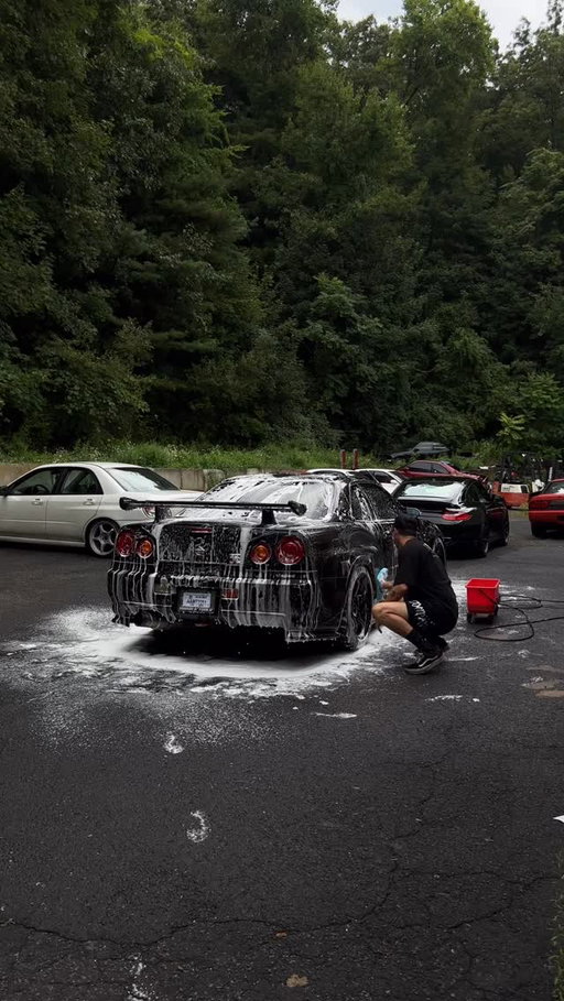 take a moment with me and wash my R34 @meguiars 😌