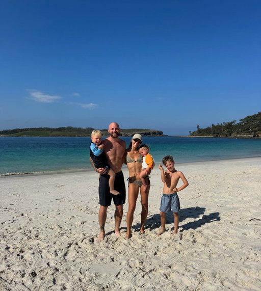 one of the only pictures we have together as a family of 5 and even better - snapped at my favourite place🌊🐚🦘