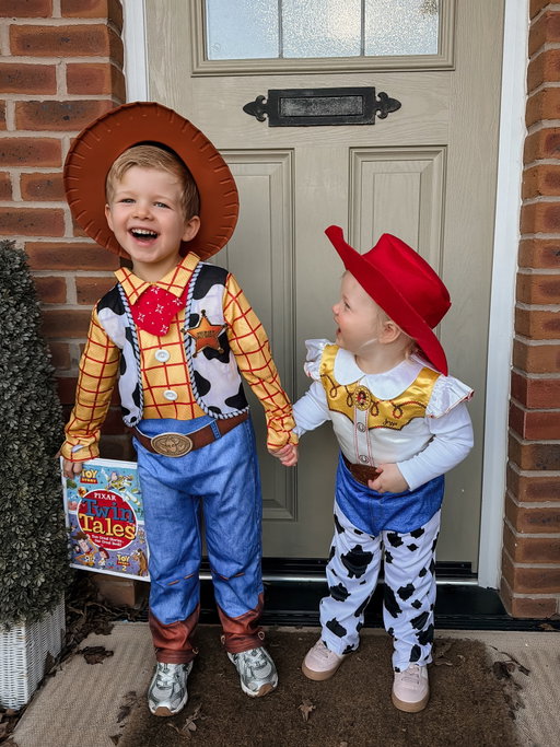 Sheriff Woody & Jessie reporting for World Book Day duties 🥹🤠 this mama can’t handle this level of cuteness!! ❤️ 

(I know I know it’s more a film but you don’t argue with the costume your toddlers want to wear 🙃😂) #WorldBookDay