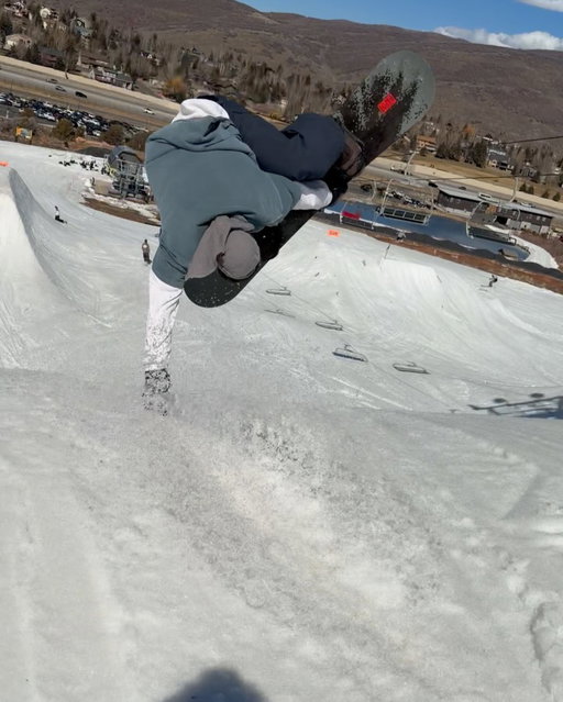 If it aint snowing it might as well be 50 and sunny at @woodwardparkcity .  Fun to be back in the park getting tricks back and riding with the crew ⚡️

Photos by @jerm_worldwide & @wjackdawe