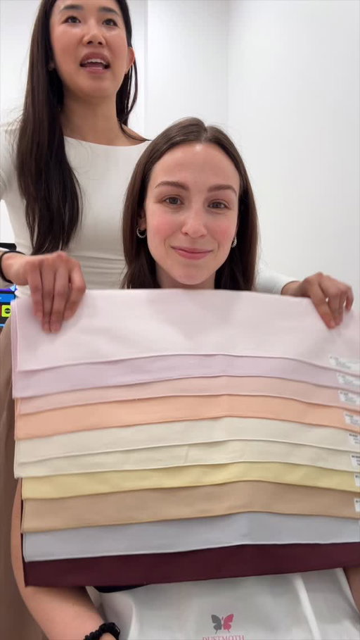 J’ai refait faire mon analyse de couleur !! 😱 avec une méthode différente (le #KSchart) pour voir si les résultats seraient différents et…. oui ! Shocking. Que dites-vous de cette nouvelle analyse ? Moi je n’aime bien en printemps et en automne..! 😇 Si vous voulez essayer, c’est chez @brow.lashberry qui faut aller ! 🩷en plus leur nouvel espace est tellement cute..! #colorimétrie #couleurs #analysecouleurs #browlashberry
