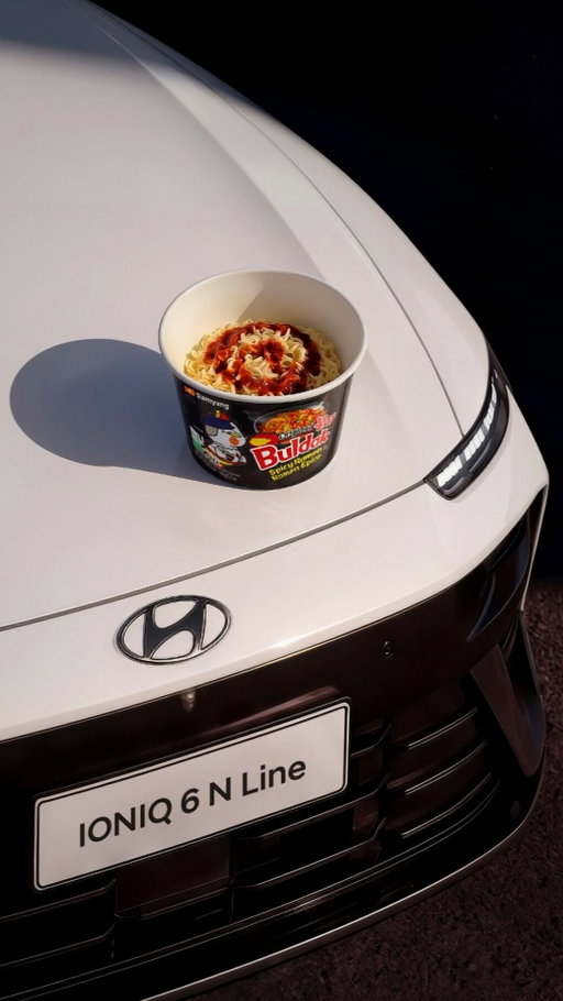 🇰🇷🔥🌶 Where precision engineering meets world-class spice. Two K icons, one shared energy. Buldak and Hyundai are teaming up to celebrate the bold spirit of Seoul—from the kitchen to the open road.
.
🇰🇷🔥🌶 Quand l’ingénierie de précision s’allie à du piquant de classe mondiale. Deux icônes coréennes, une énergie partagée : Buldak et Hyundai s’associent pour célébrer l’audace qui caractérise Séoul, de la cuisine à la route.
.
Korean model shown. May not be exactly as shown.
