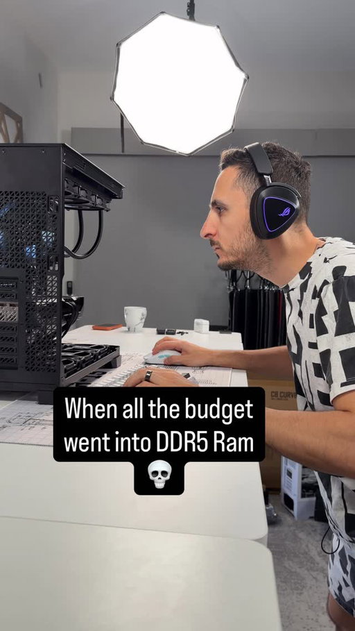 Who needs a monitor anyways 😭
#pc #ddr5 #gaming