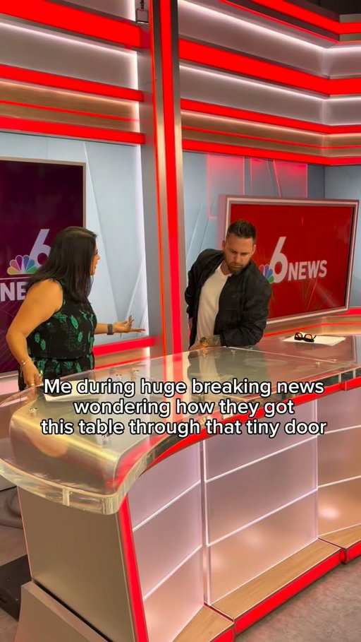 While NBC is breaking on a massive fire, Miriam tries to tell Drew the full story meanwhile, he’s distracted, wondering how they fit that giant table through the tiny door! 😂 This is why SFL Live always delivers the funniest behind-the-scenes moments don’t miss it! #ViralTrend #BreakingNews #FunnyMoments #behindscenes