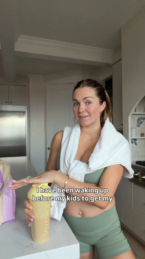 Two years ago, @lindsarnold committed to sneaking in some kind of movement every day before her daughters woke up. Now pregnant with her third child, she's still keeping up with the routine. "I’m able to give more to my kids when I’ve given to myself first," @themovementclub founder tells WH. "I know how good it’s going to make me feel, and that alone is enough motivation to keep showing up."

Link in bio for more on Lindsay's game-changing routine—and the tips that made waking up early *so* much easier.